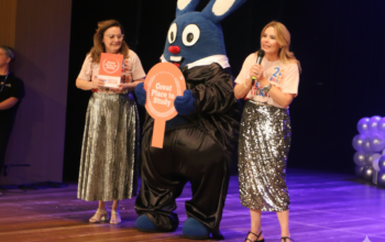 Entrega_do_premio_Great_Place_to_study_da_Toca_da_Criançla Entrega_do_premio_Great_Place_to_study_da_Toca_da_Criançla