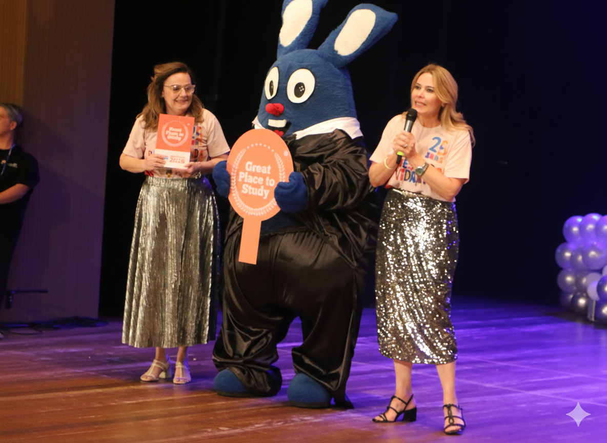 Entrega_do_premio_Great_Place_to_study_da_Toca_da_Criançla Entrega_do_premio_Great_Place_to_study_da_Toca_da_Criançla